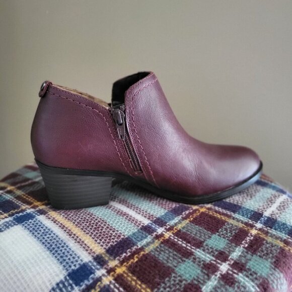 Naturalizer Zarie Leather Ankle Booties W/ Low Block Heel & Side Zipper Closure - Picture 4 of 8